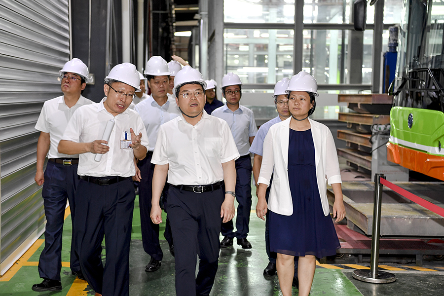 2021年5月18日南寧市市長孫大光率市政府主要領(lǐng)導赴我公司調(diào)研